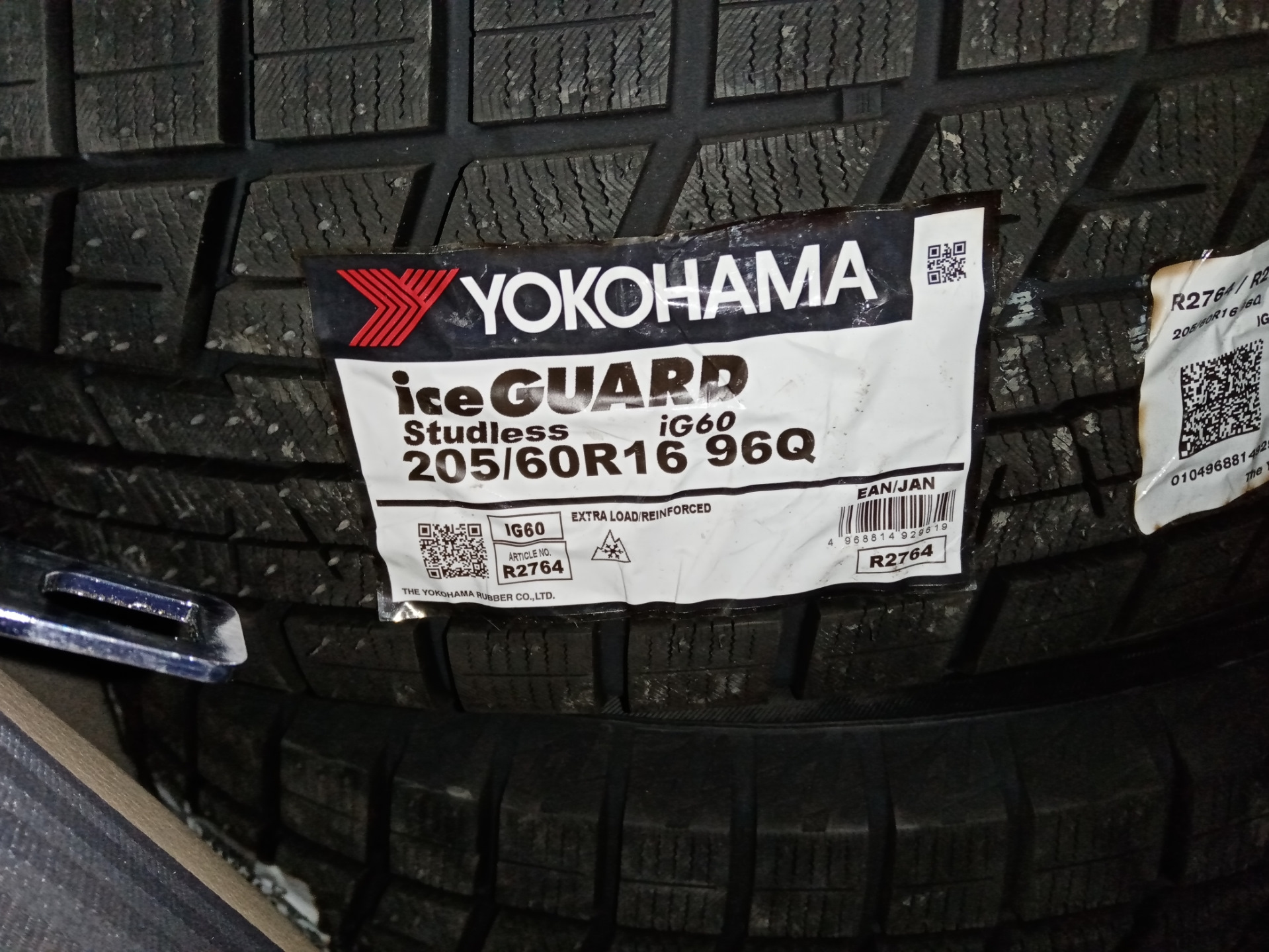 Yokohama 205 60 r16 купить. Шины Йокогама производитель. Шины Йокогама зимние нешипованные. Шины 2001 года. Реклама шин Yokohama.