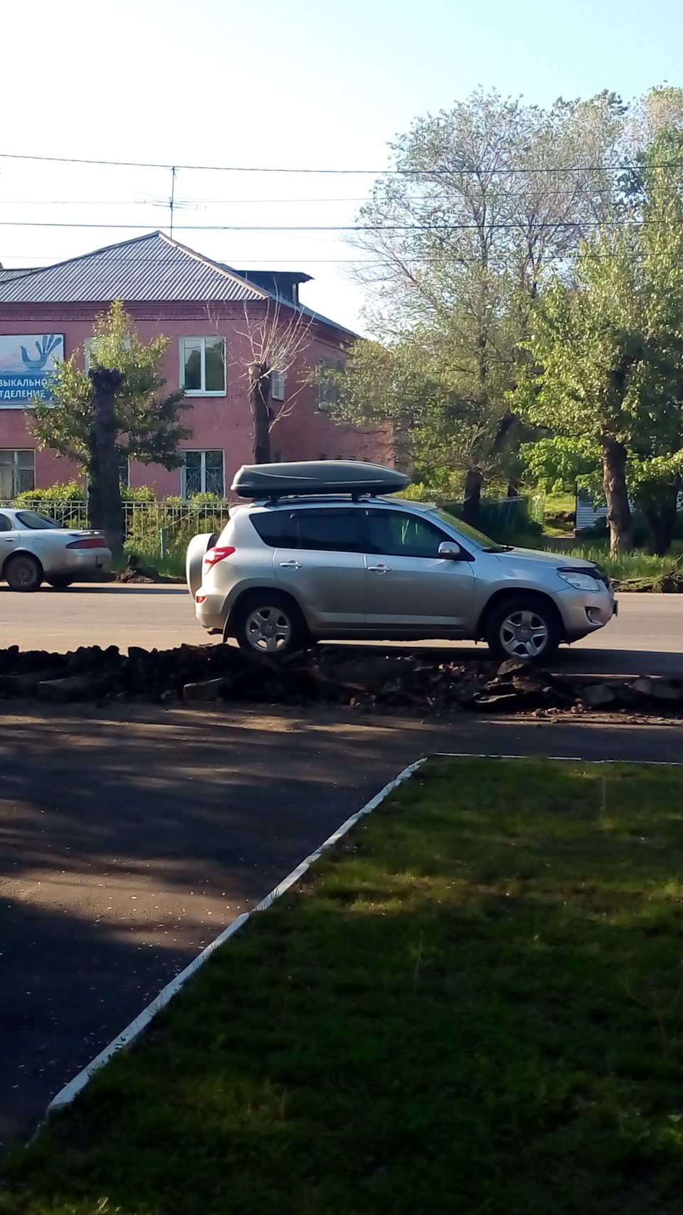 Новые рейлинги и бокс на крышу — Toyota RAV4 (III), 2 л, 2009 года ...