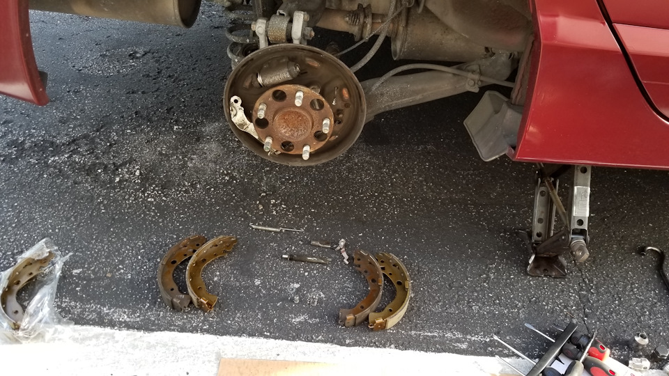 Замена задних тормозных колодок и жидкости или отличие Civic для США от ...