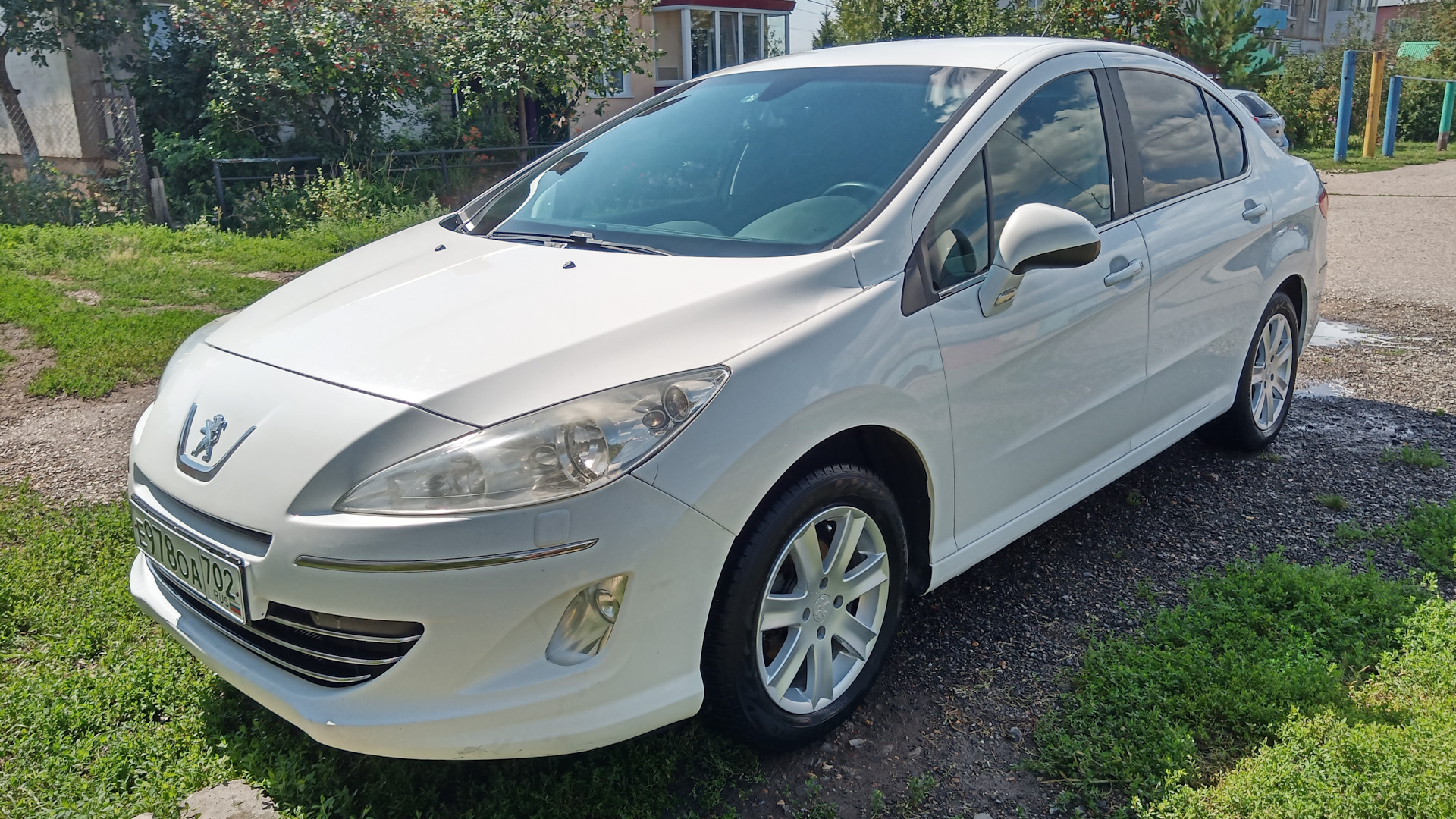 Peugeot 408 1.6 дизельный 2012 | Белый мишка на DRIVE2