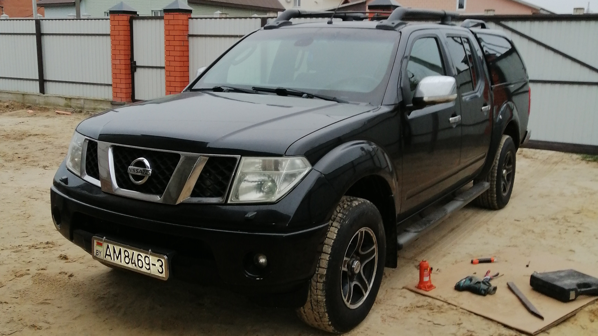 Ниссан навара 2006. Nissan Navara 2006. Ниссан Навара 2.5 дизель. Ниссан Навара 2.5 дизель ПТФ. Навара 2 5 дизель накладка на задний.