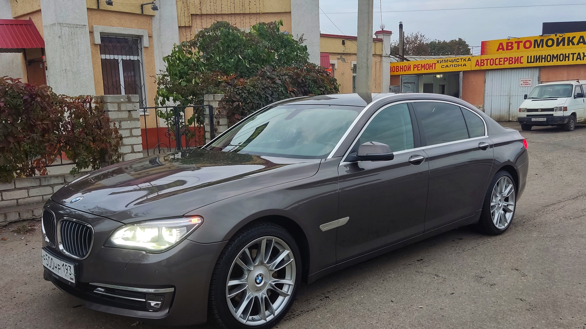 BMW 7 series (F01/02) 3.0 бензиновый 2012 | 740 long havana metallic на  DRIVE2