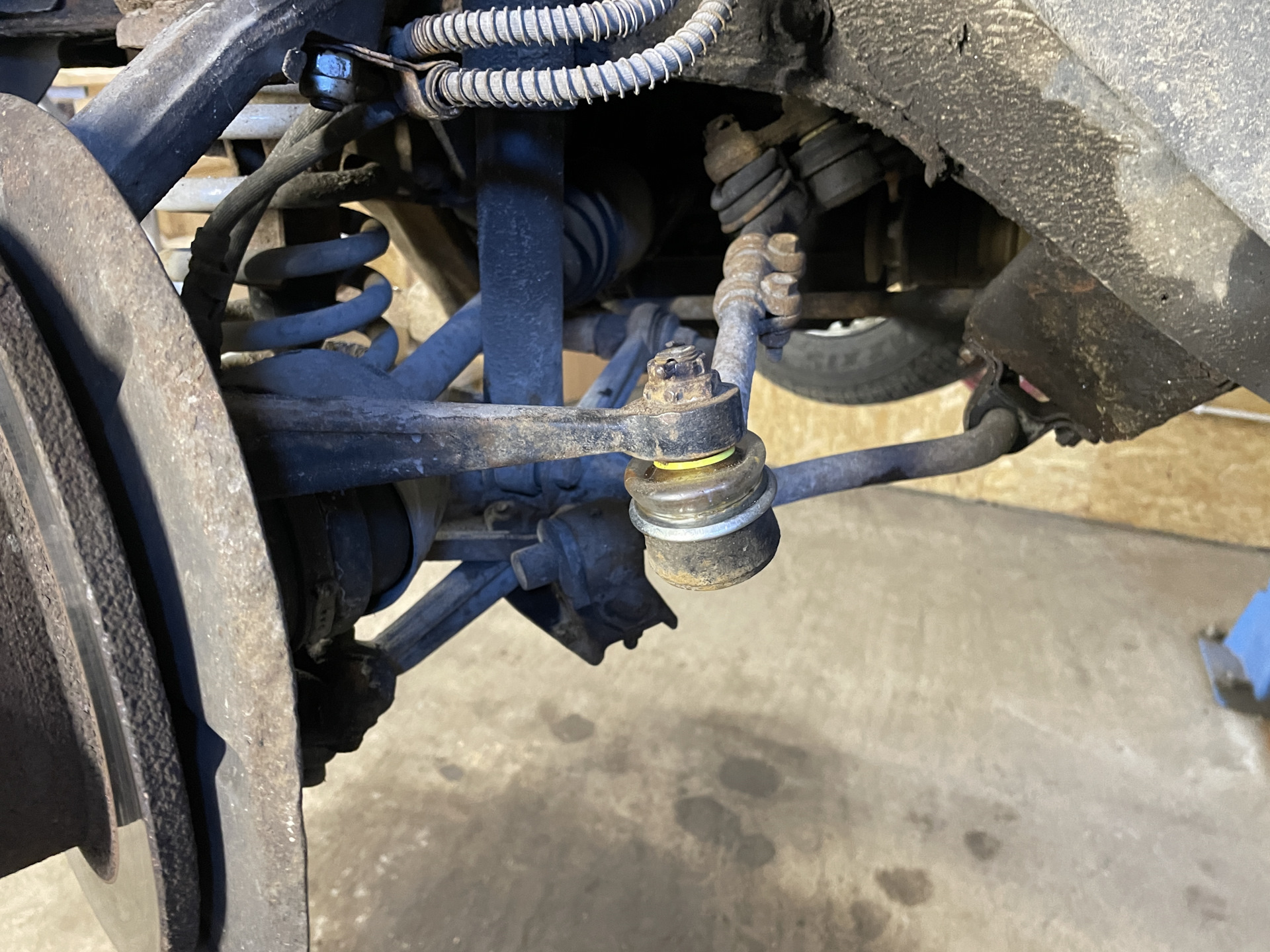 замена пыльника на рулевом наконечнике (попытка №3) — Lada 4x4 3D, 1,8 ...