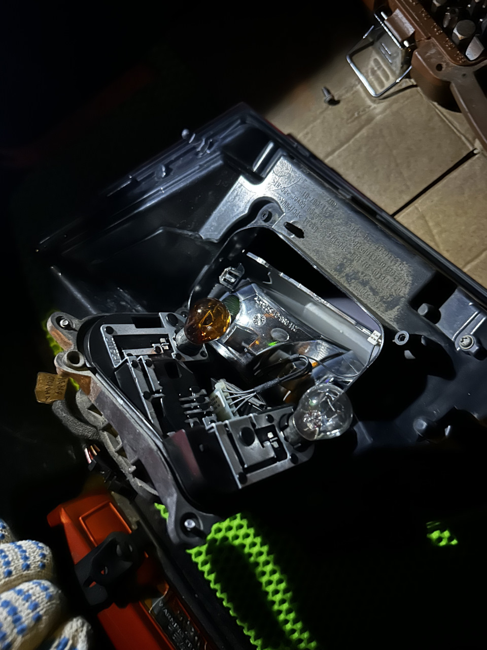 Откручиваем плату и передаем привет лампам — Skoda Octavia A7 Mk3