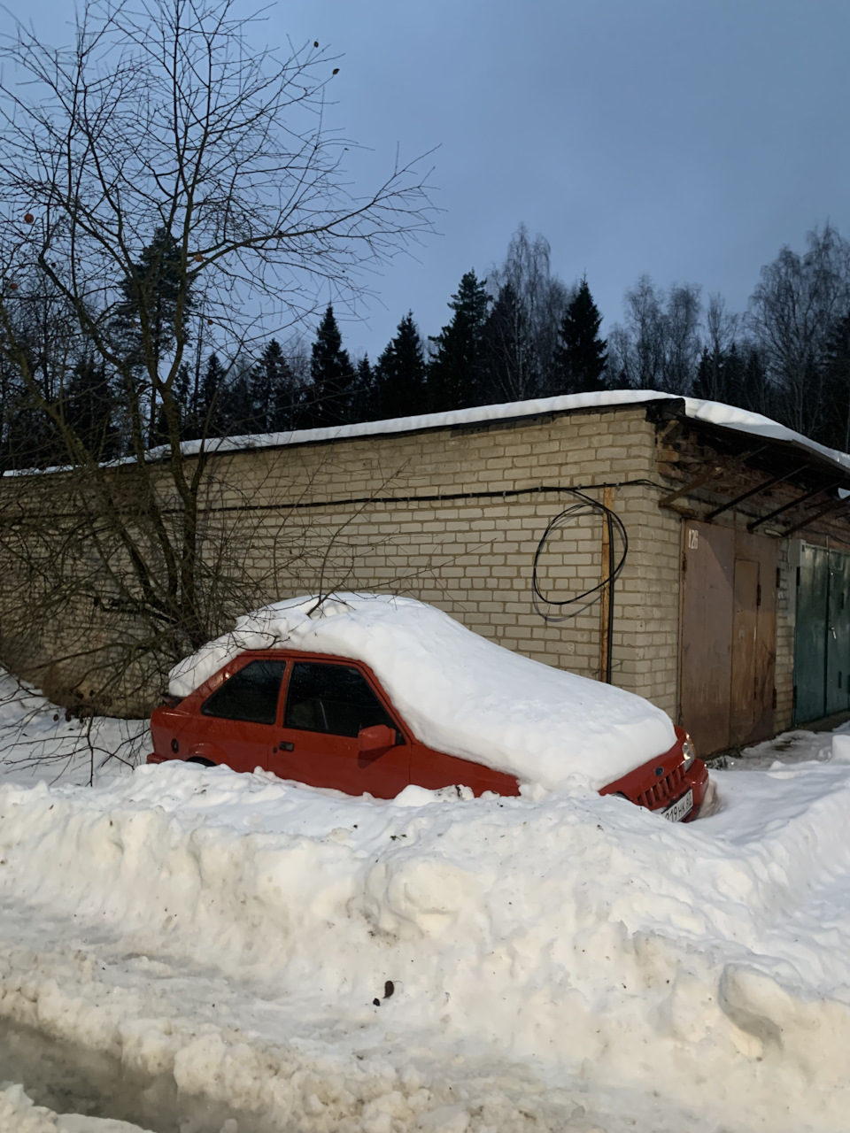 Девочка ждёт весну — Ford Escort Mk4, 1,6 л, 1988 года | просто так | DRIVE2