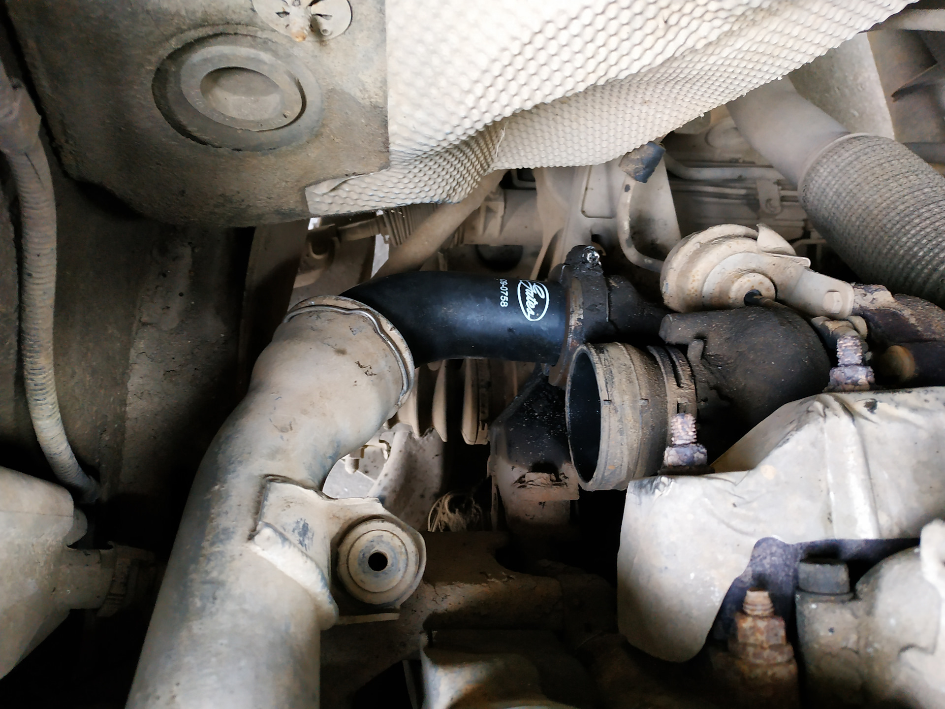 Патрубок турбины бмв х6 g06. Патрубок интеркулера фольксваген в4 1. Снятия патрубков с турбины тигуан 1. Патрубок от турбины renault к9к. Интеркулер рено дастер.