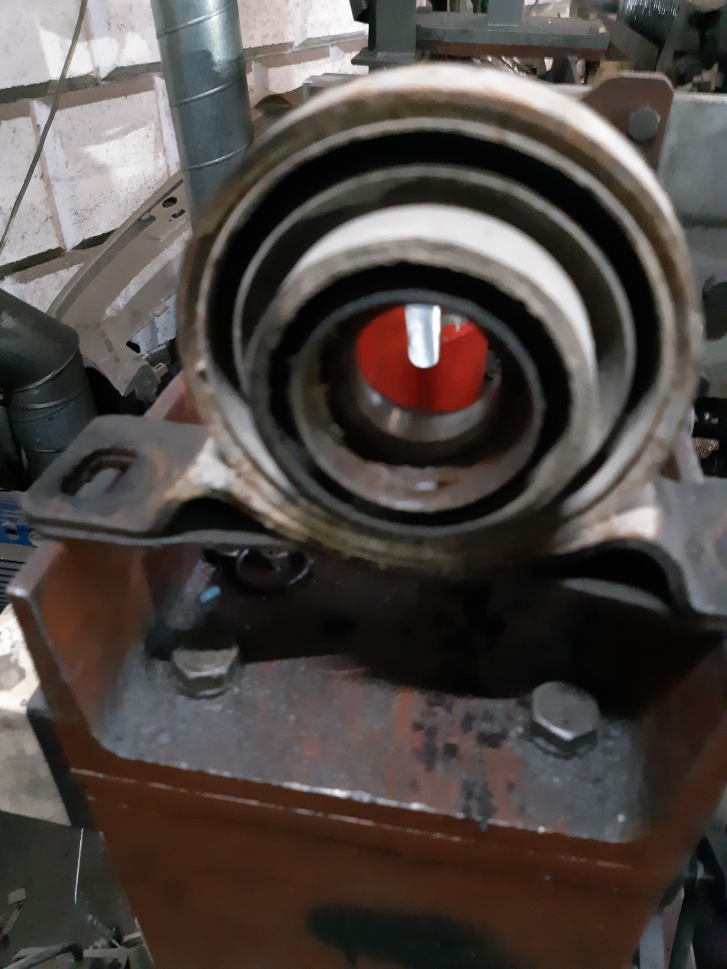 Смазывающийся подвесной подшипник газель. Как шумит подвесной подшипник. Подвесной подшипник карданного вала febi 100590. Как шумит подвесной подшипник. Как шумит подвесной подшипник.