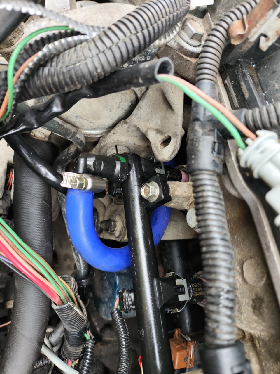 Замена топливной рампы k4j — Renault Megane I, 1,4 л, 2001 года ...