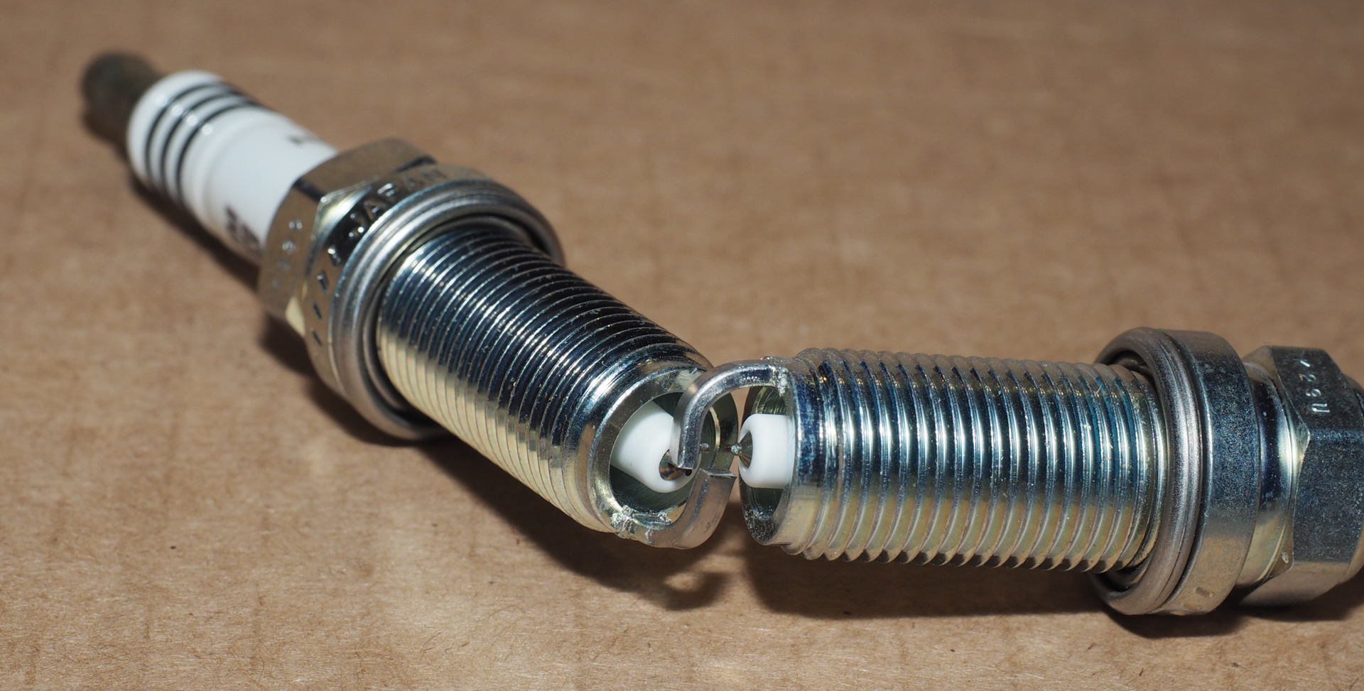 зазор электродов свечей нжк 4. зазор между электродами свечи ngk. свечи зажигания ngk 12 зазор. свечи нжк какой зазор. свечи зажигания ngk 12 зазор свечей.