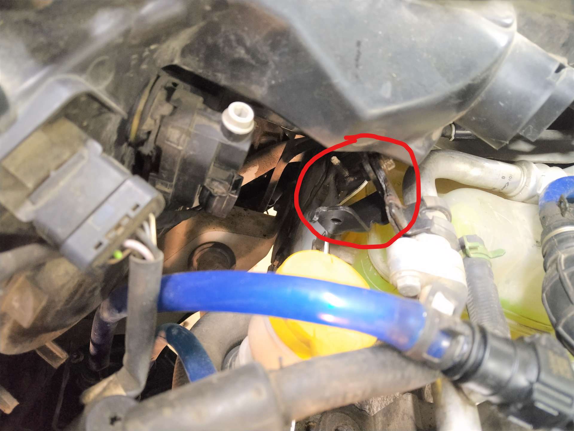 Рено меган вал генератора. Снятие генератора рено сценик. Снятие генератора рено сценик. 5 генератор. Снятие генератора рено сценик.