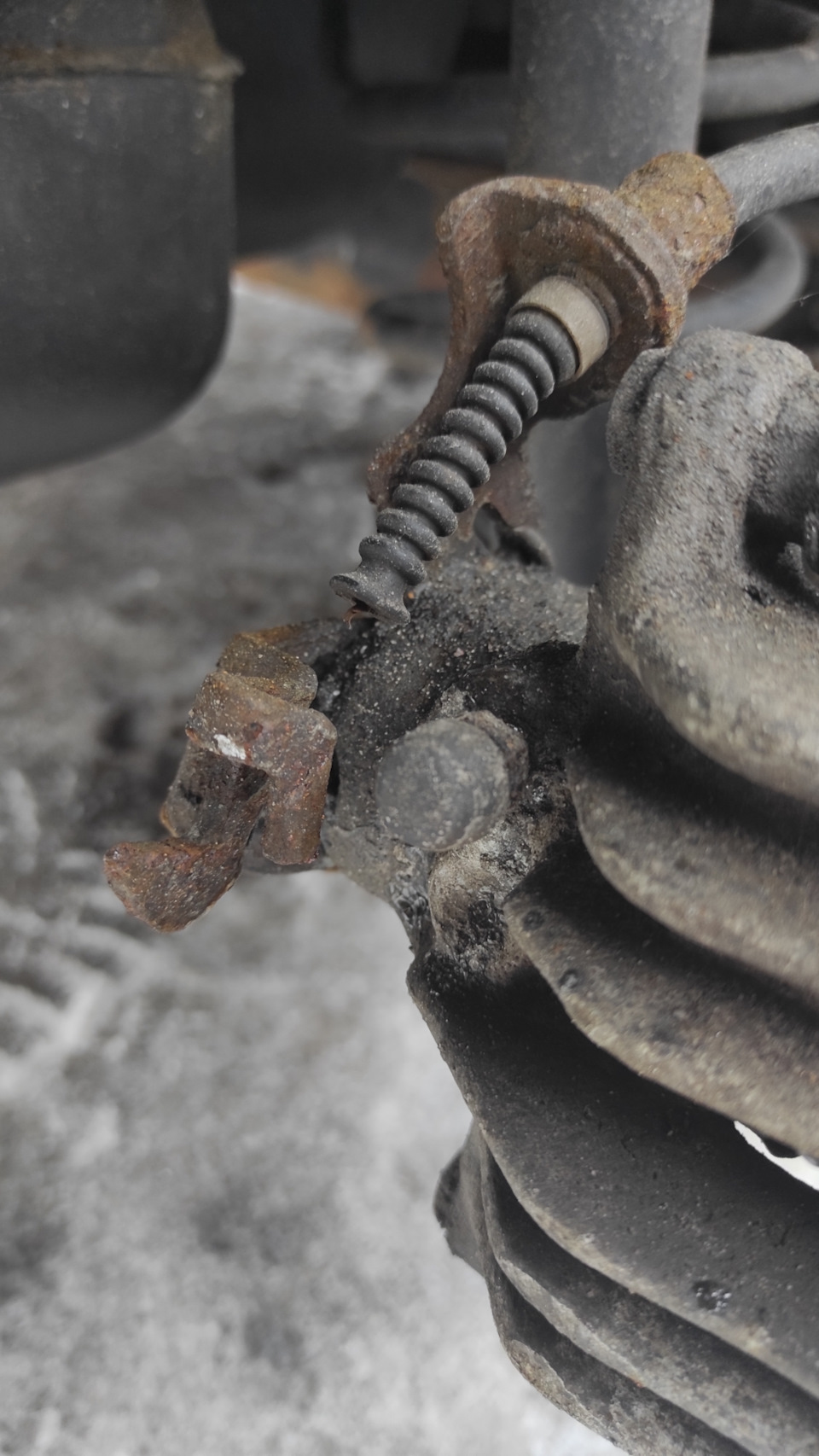 Вытекла тормозная жидкость — Volkswagen Passat B5, 1,6 л, 1997 года ...