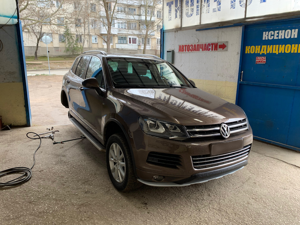 Саморез Vol. 2 — Volkswagen Touareg (2G), 3 л, 2011 года | шины | DRIVE2