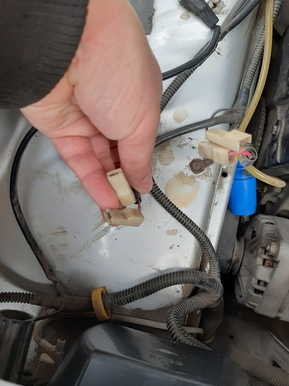 Омывательный бачок и вопрос к вам — Lada 2115, 1,5 л, 2004 года | мойка ...