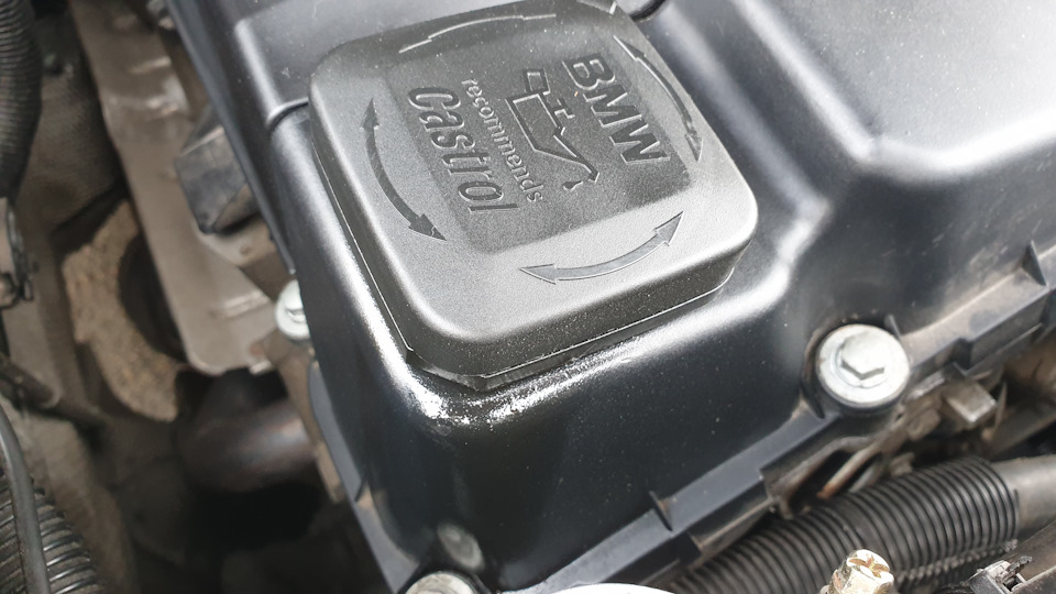 Сопливит с под крышки маслозаливной горловины N45 — BMW 1 series (E81 ...