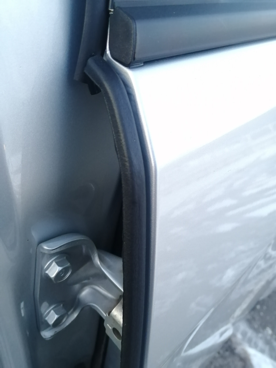 Дополнительный уплотнитель дверей туксон 2008. Уплотнители дверей крета. Уплотнители дверей крета. Уплотнители дверей крета. Уплотнитель между крышкой багажника и крышей для хендай крета 2016 года.