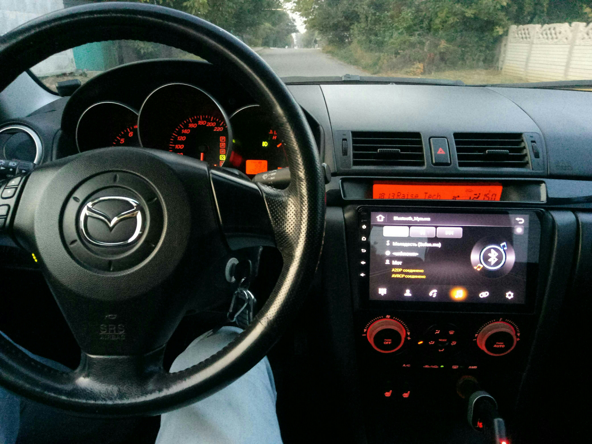 Андроид на мазда 3. Мазда 3 2006 салон магнитола с экраном. Mazda 3 BK салон магнитола с экраном. Мазда 3 2007 год магнитола. Мазда 3 магнитола андроид.