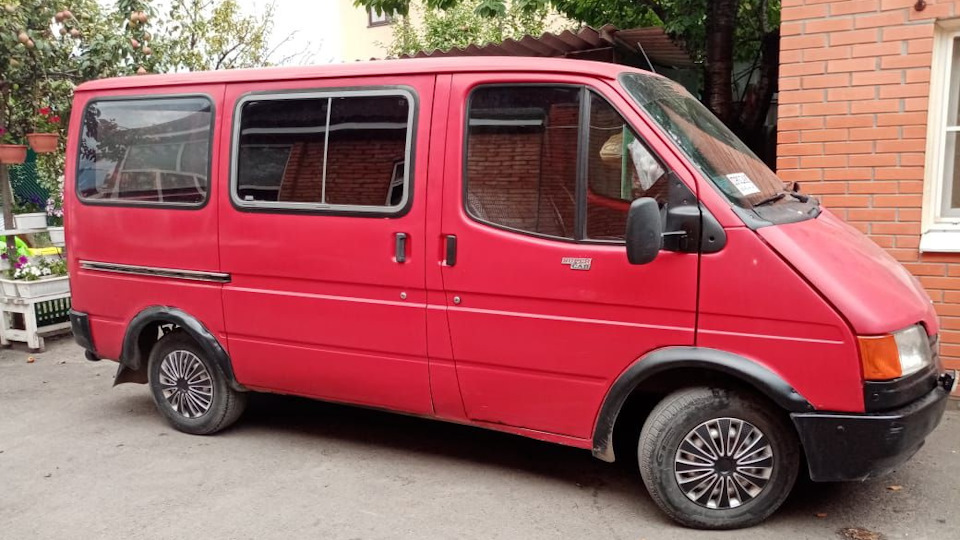 Форд транзит дым. Ford Transit 1994. Форд Транзит 1989. Форд Транзит 1994 года. Форд Транзит 1994-2000.