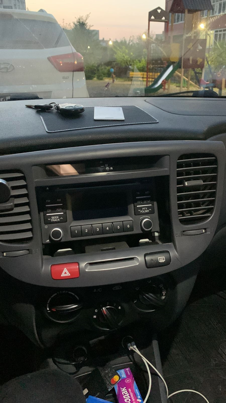 Магнитола, которая сделала — "кряк!" — KIA Rio (2G), 1,4 л, 2009 года ...