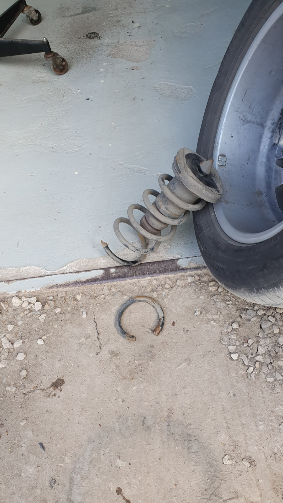 Замена пружин и сайлентблоков задних продольных рычагов — Volvo XC60 ...