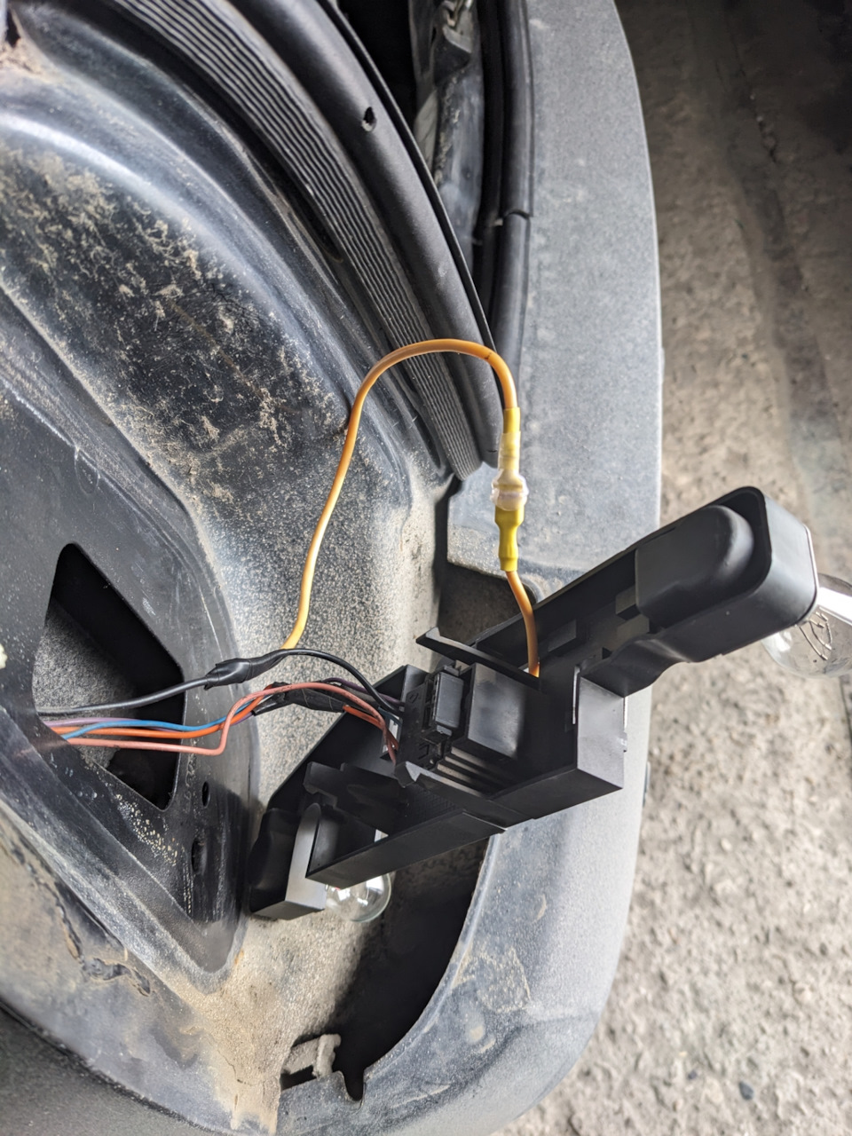 Масса задних фонарей… — Renault Logan (1G), 1,4 л, 2008 года ...