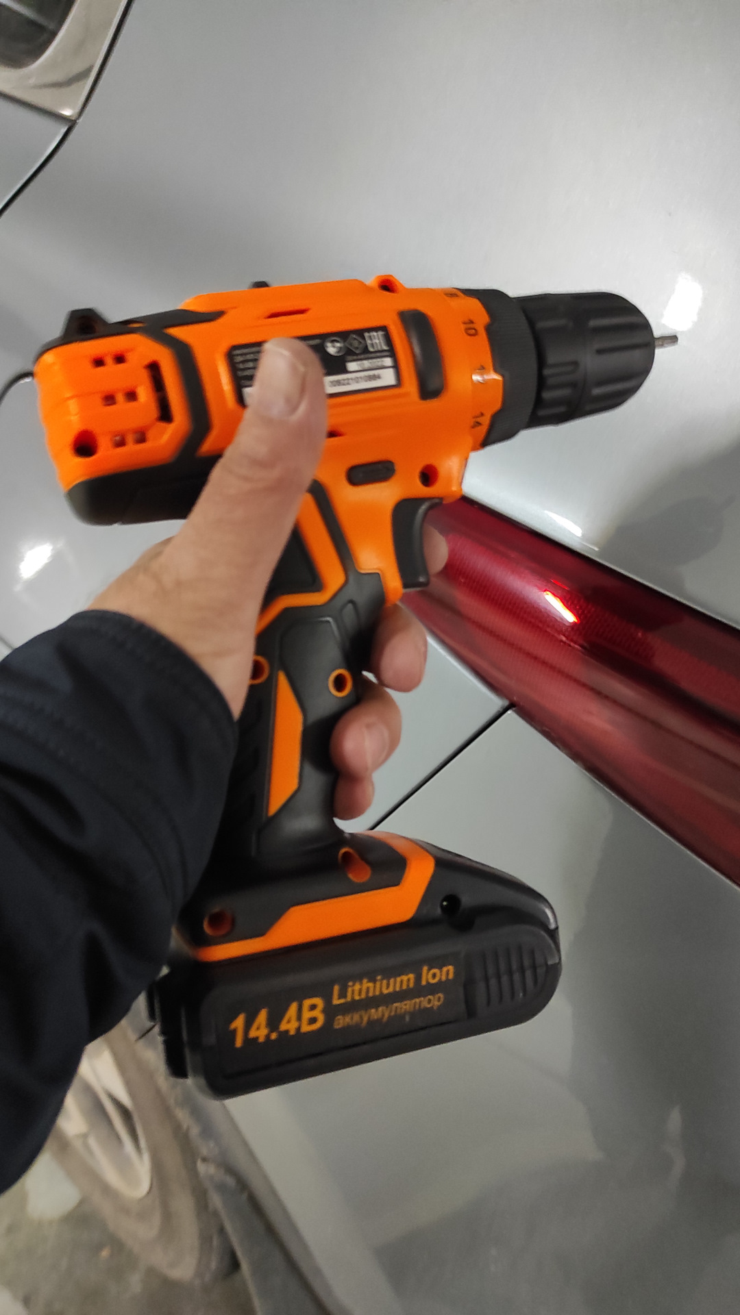 Попал в ДТП, проверка на скрытые повреждения-снимаем бампер с помощью ...