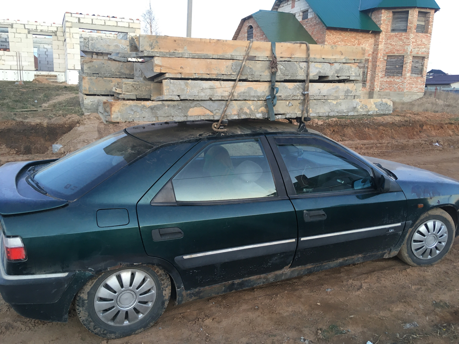 Объем багажника ксантия универсал. Ситроее ксанти 1999 года. Citroen c5 универсал ровный пол. Ситроен ксантия универсал багажник объем. Подсветка багажника w202.