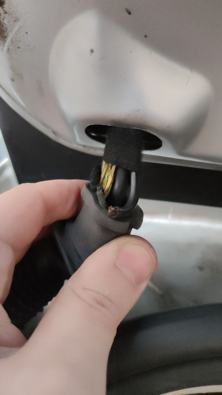 С генератором покончено, теперь багажник… — Citroen C4 (1G), 1,6 л ...