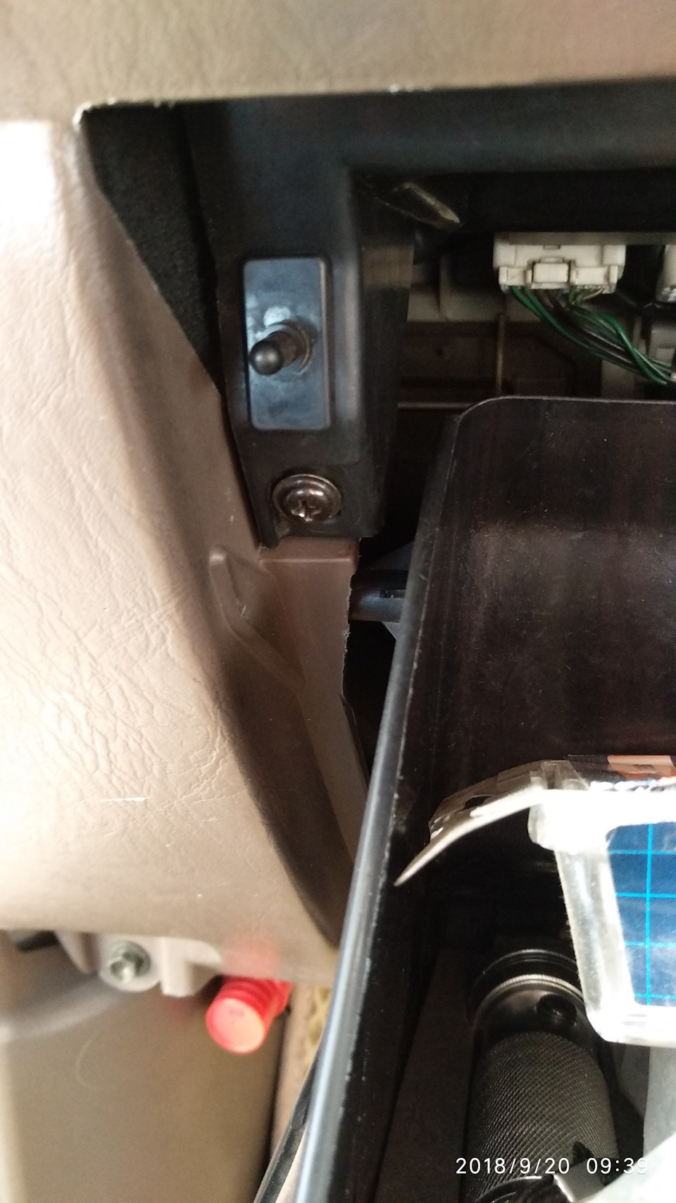 Как снять бардачок на прадо 120 Подсветка в бардачке. - Toyota Land Cruiser Prado 90-series, 3 л, 1999 года тюни