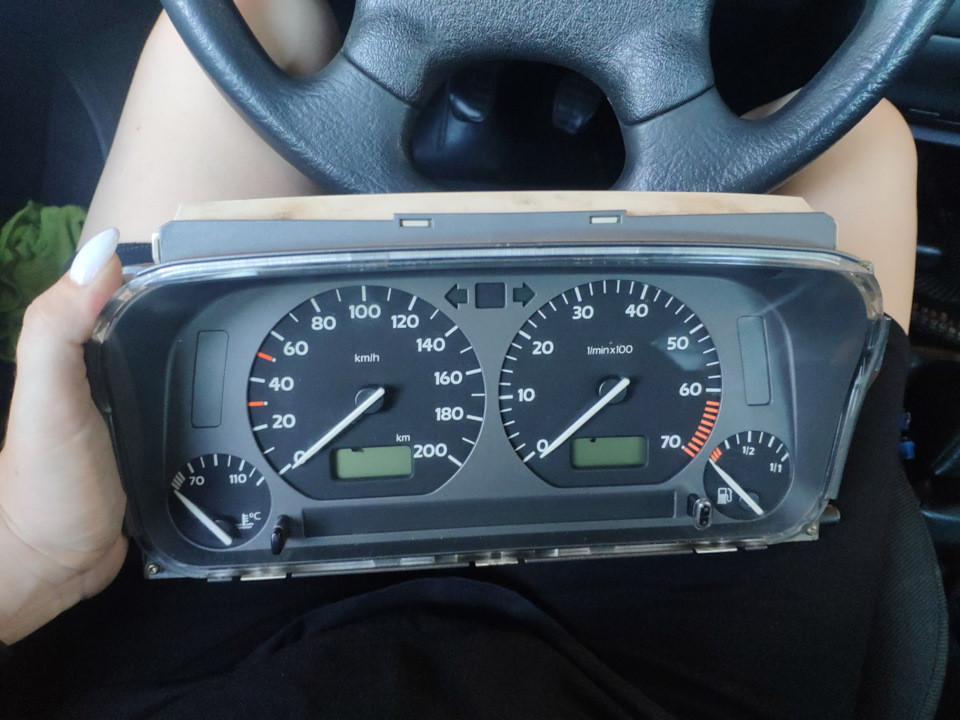 Замена лампочек приборной панели — Volkswagen Golf Mk3, 1,6 л, 1994 ...