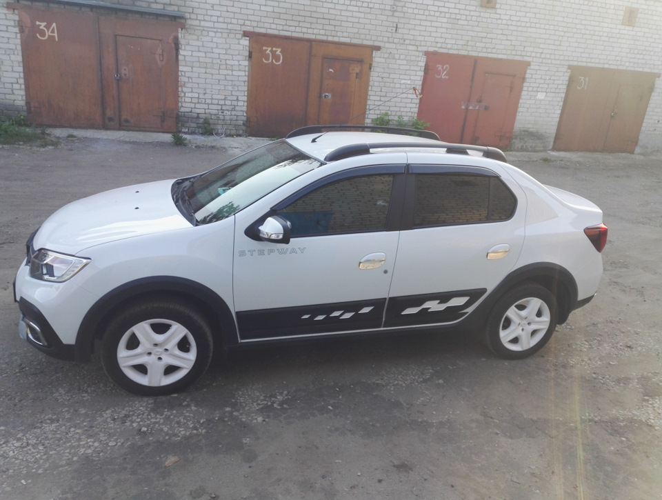 Покрасил и поставил старые колпаки от первого логана — Renault Logan ...