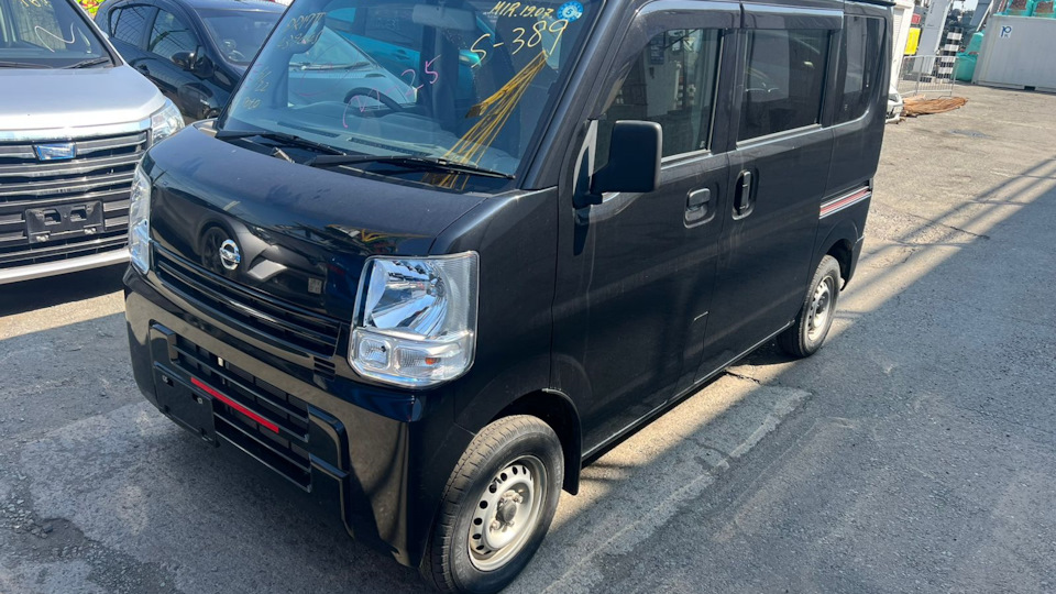 Nissan nv100