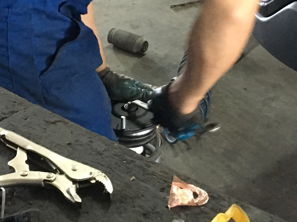 а затем всё это вместе собирать и скручивать! — KIA Sorento (2G)