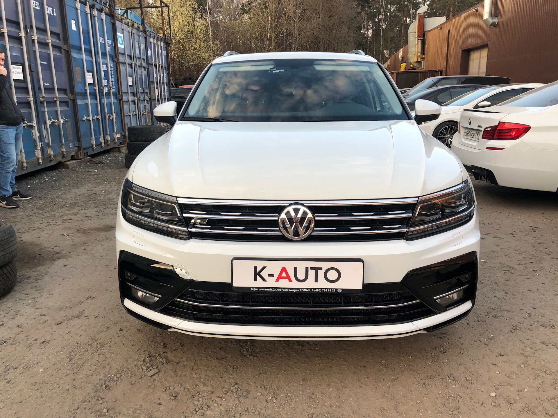 Установка тигуан. Обвес Volkswagen Tiguan r-line. Тигуан в обвесе р-лайн. Обвес r line Tiguan 2021. Бампер r line Tiguan 2019.