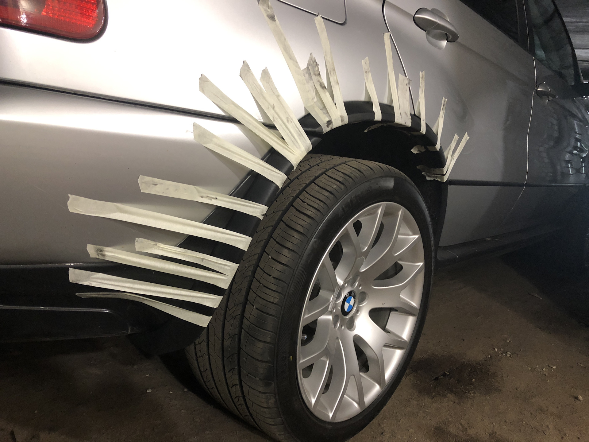 Арка е53. Расширители арок е53. Расширители колесных арок BMW x5 e53. BMW x5 e53 расширители арок в черный глянец. Расширители БМВ е53.