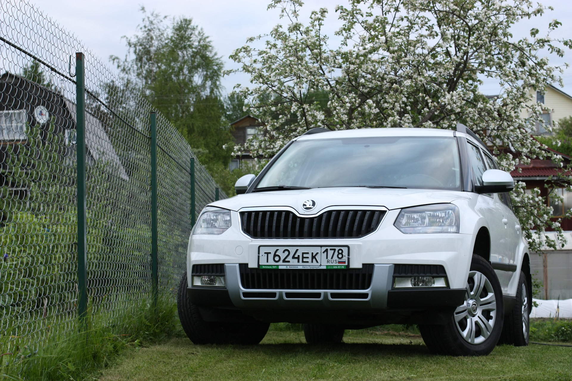 Етти 1.6. Шкода етти 2015 1.6 автомат. У 315 ар Шкода Yeti. Skoda Yeti Offroad. Шкода Йети для дачи.