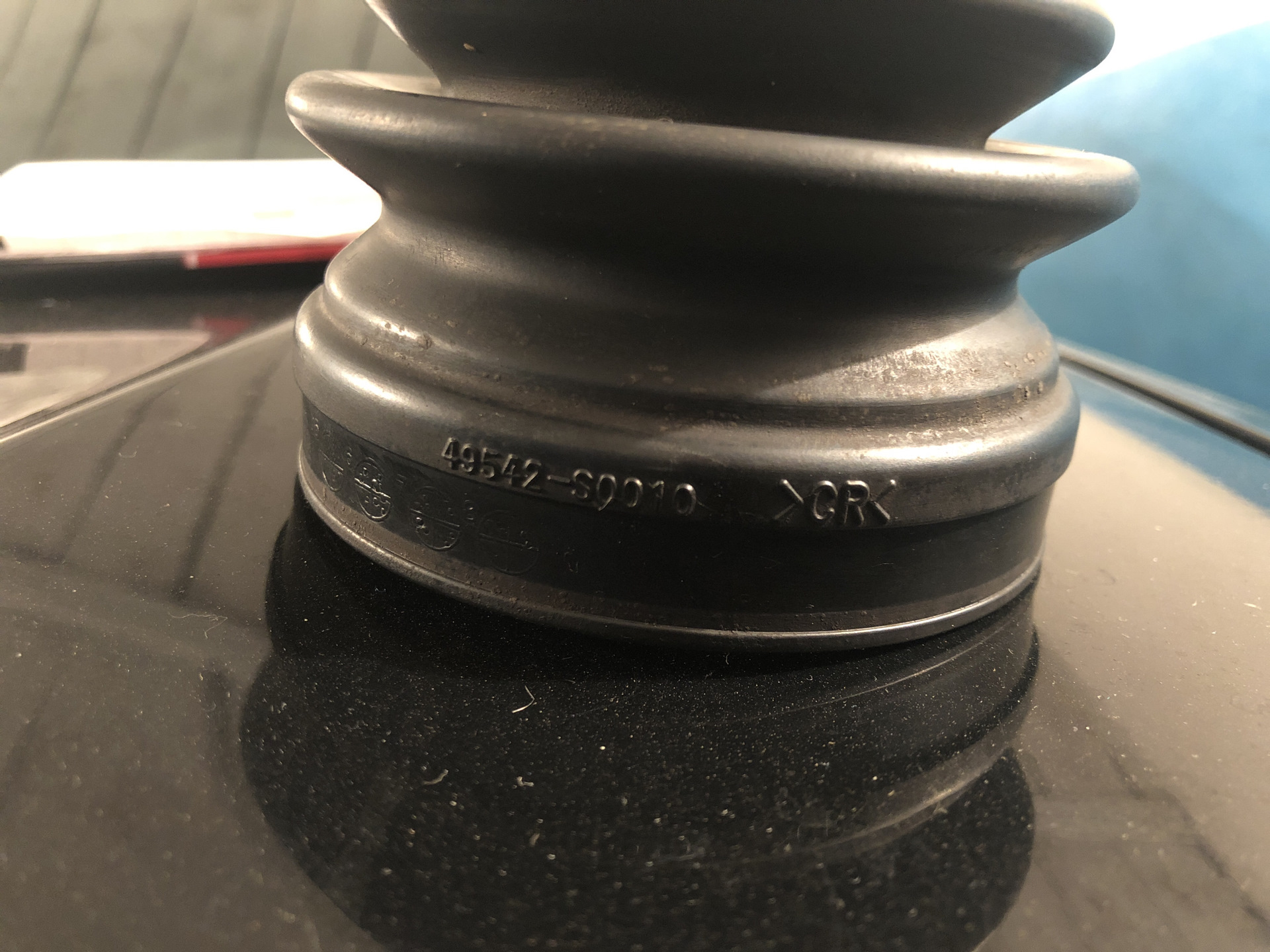 Пыльник шруса внутренний левый hyundai santa fe 2. Хендай санта фе 2 пыльник внутреннего шруса. Замена пыльника шрус санта фе. Замена пыльника шрус санта фе. Шрус кардана hyundai santa fe.