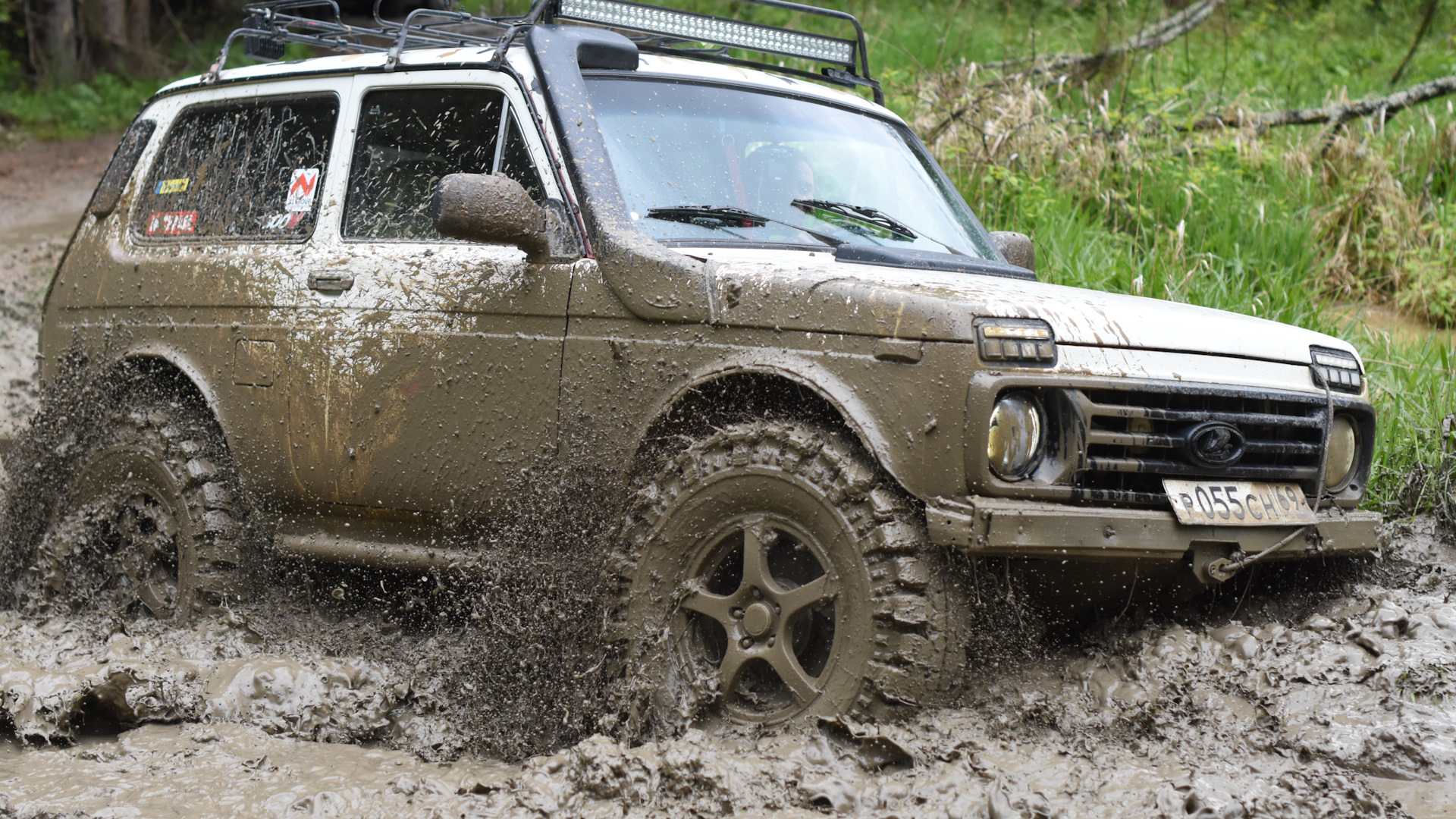 Lada Niva 4x4 off Road Dirt