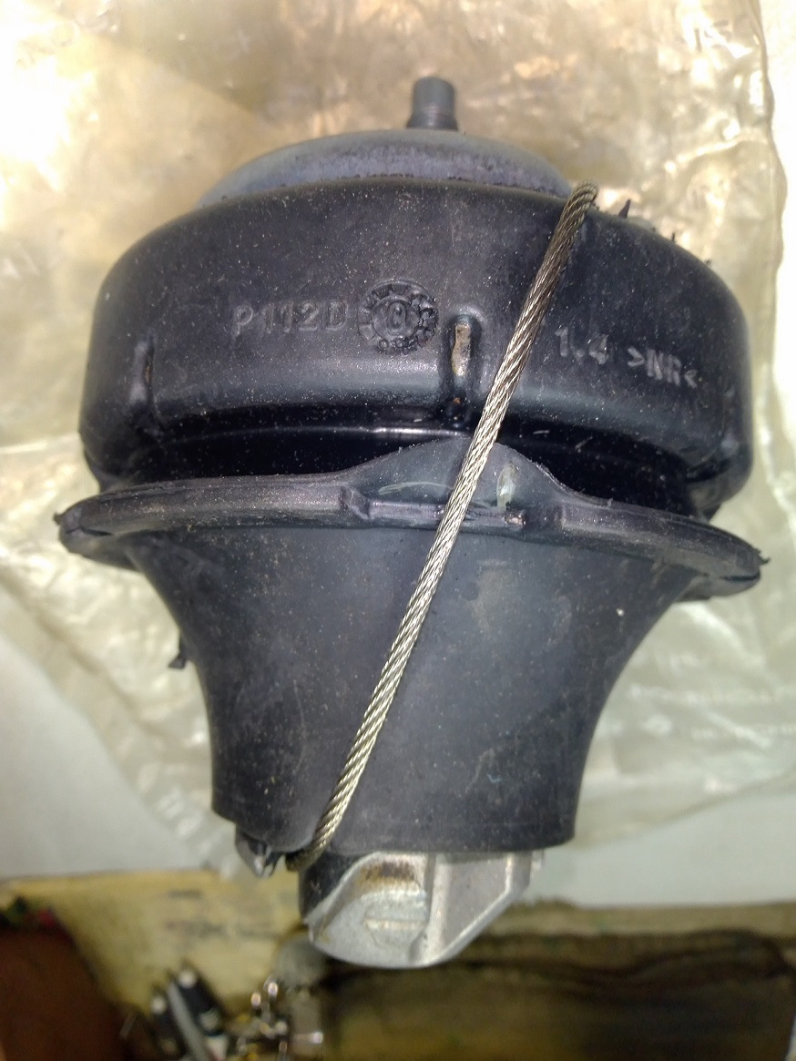 Замена подушек двигателя, поставили Hutchinson 586346 — Volvo V70 II, 2 ...
