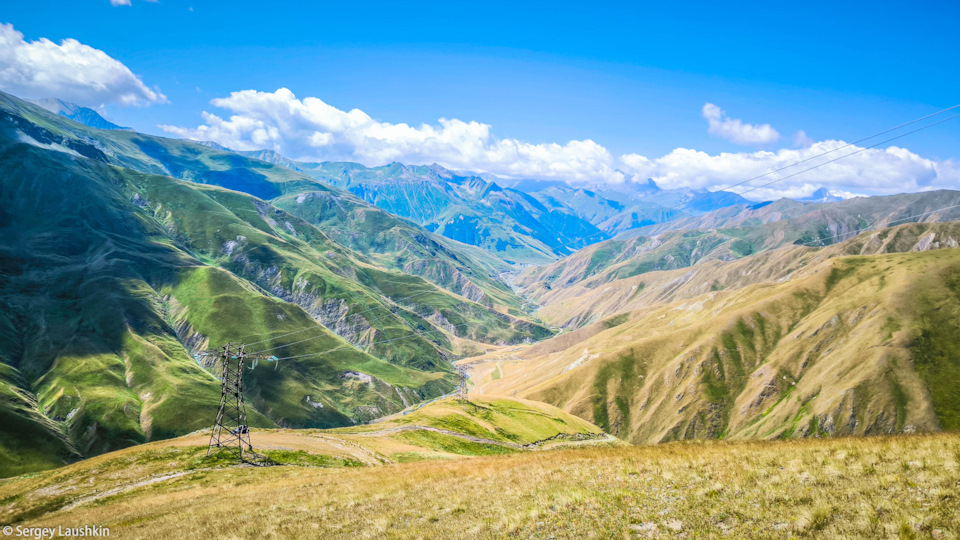 Вид с серпантина Куртатинского перевала. — Mitsubishi Pajero Sport (2G)