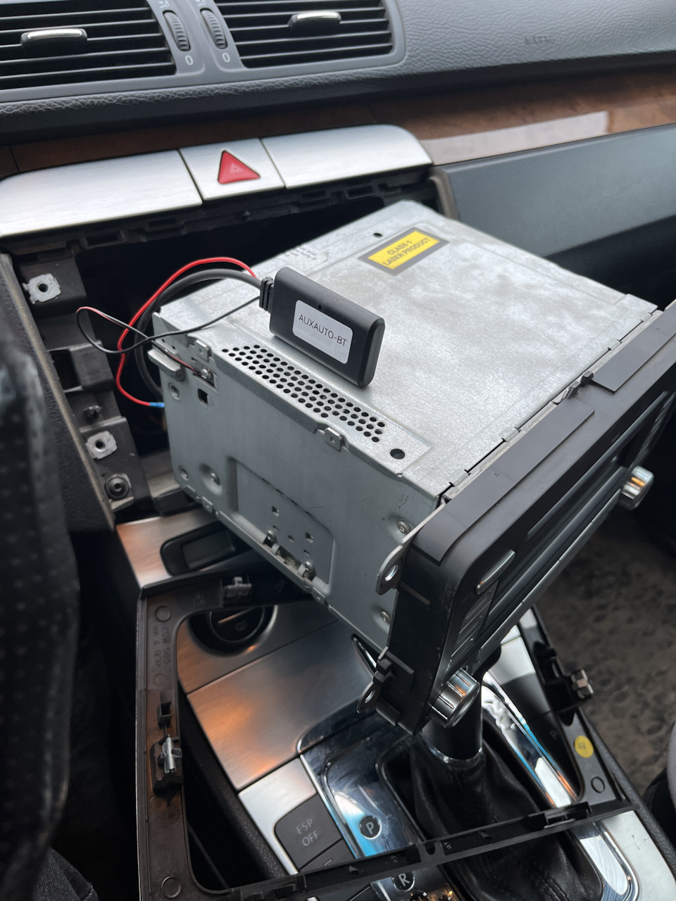 Минус взят с корпуса магнитолы. — Volkswagen Passat B6