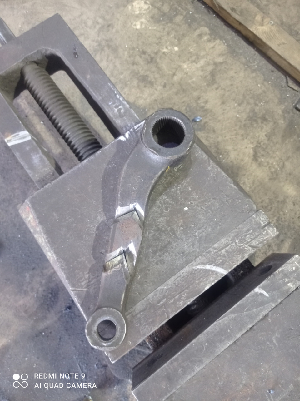 Решил немного удлинить рулевую сошку, разрезал и вставил кусочек — УАЗ 31512