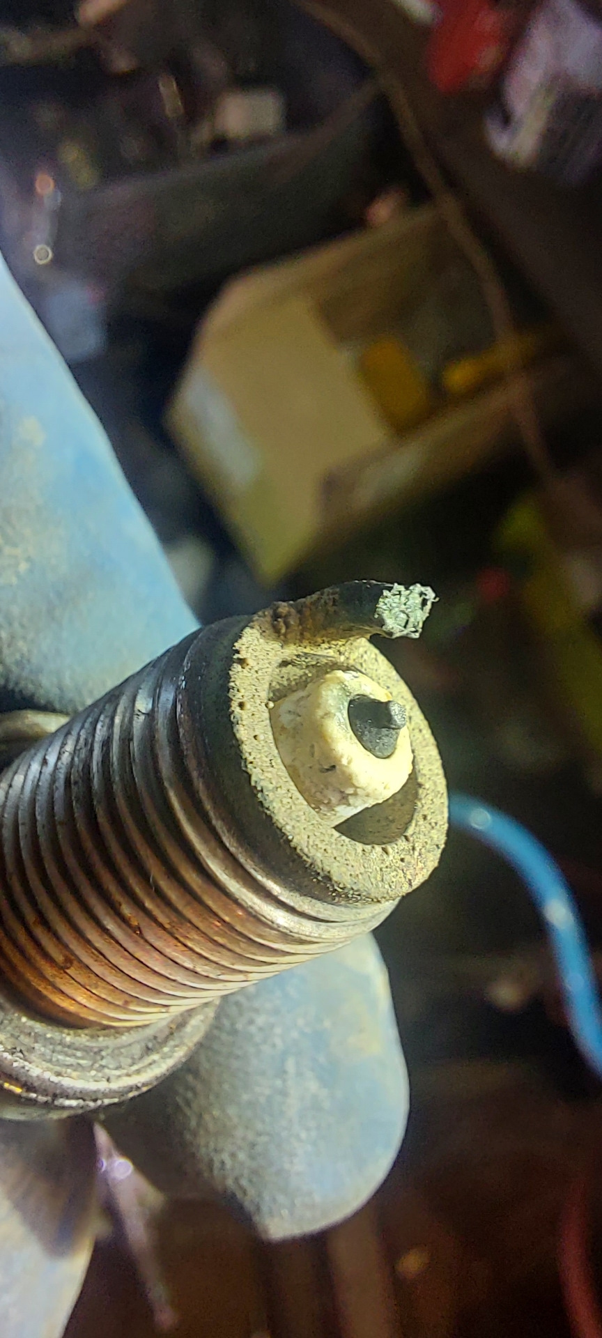 Сгорела свеча — Iveco Daily (4G), 3 л, 2008 года | поломка | DRIVE2