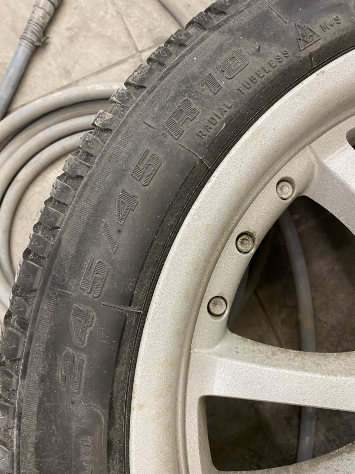 Шины зимние нешипованные BFGoodrich 245/45 R18, литые диски 18 5x112. Б ...
