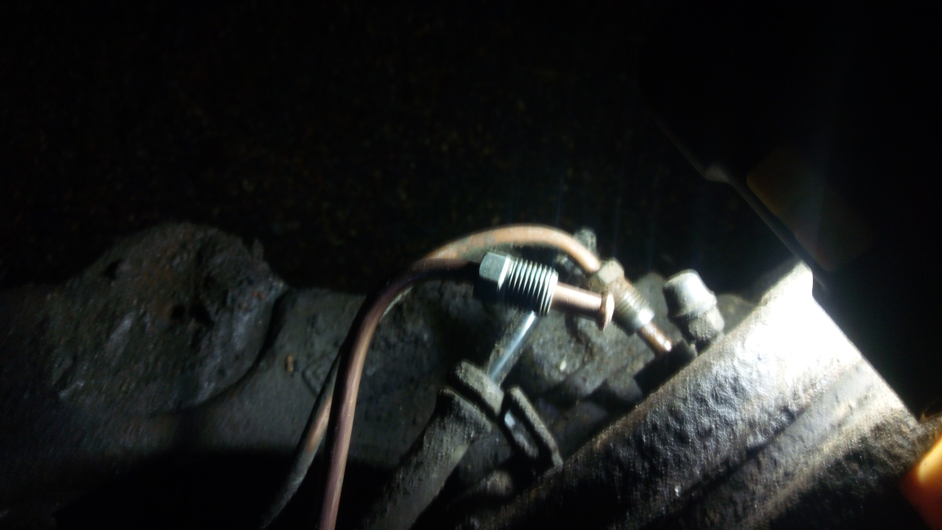 Замена тормозной трубки — Lifan Breez, 1,6 л, 2010 года | своими руками ...