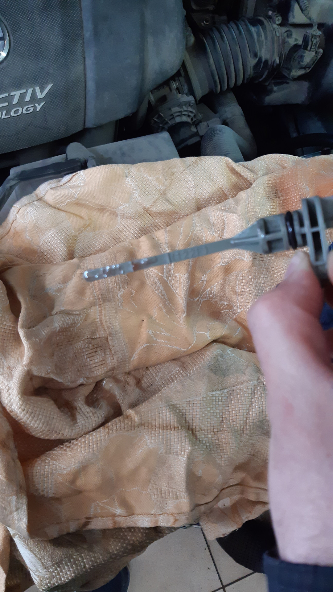 Мазда 3 щуп коробки автомат. Уровень масла акпп мазда сх5. Щуп мазда сх 7. Замена масла в двигателе мазда сх5 2. Уровень масла на мазда сх5 2019 дизель.