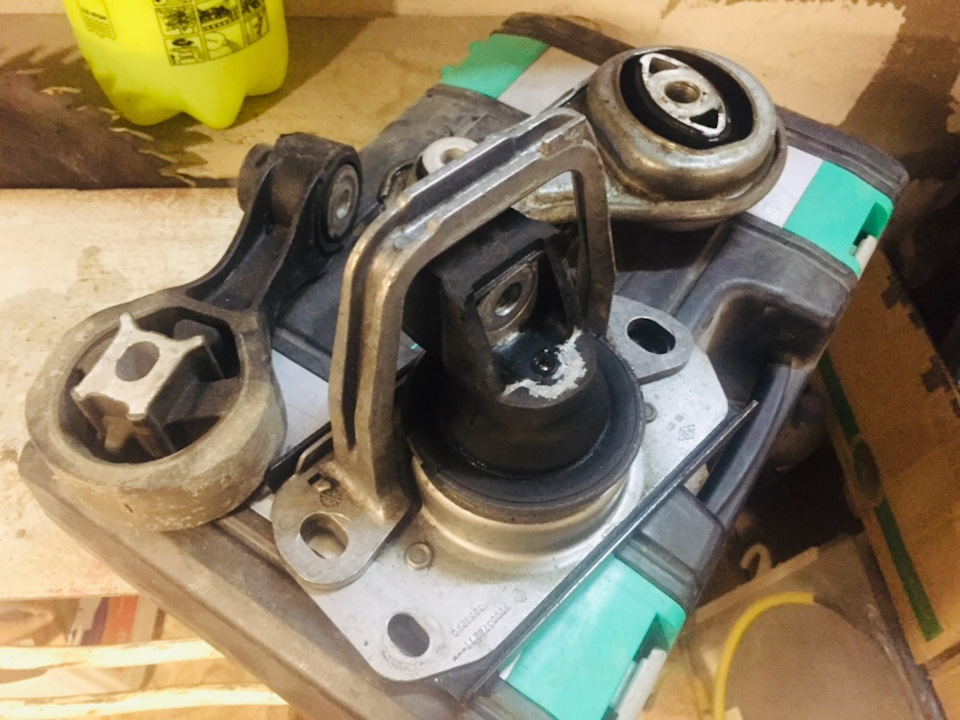 9️⃣ Замена подушек мотора — Renault Trafic (2G), 2 л, 2011 года ...