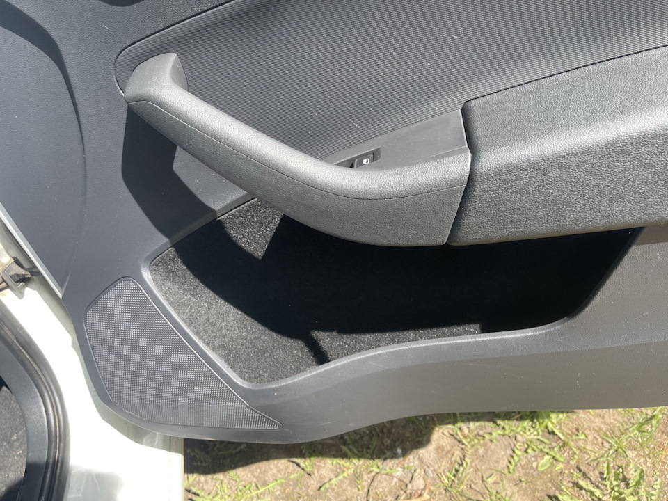 Оклеил карпетом карманы двери. — Skoda Rapid (1G), 1,6 л, 2015 года ...