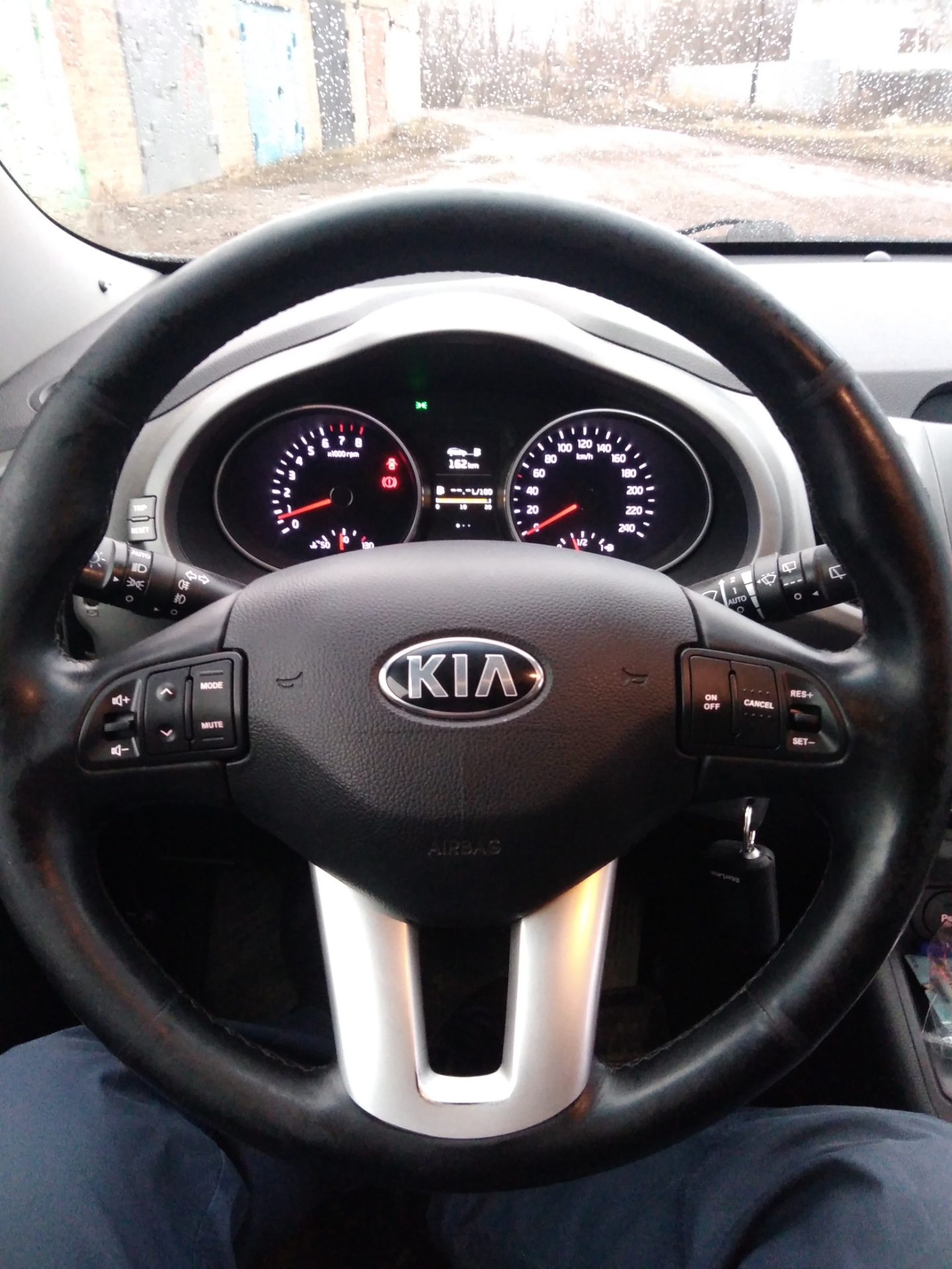 фото родного руля спортика на пробеге 103 тысячи - KIA Sportage (3G), 2 л, 2013
