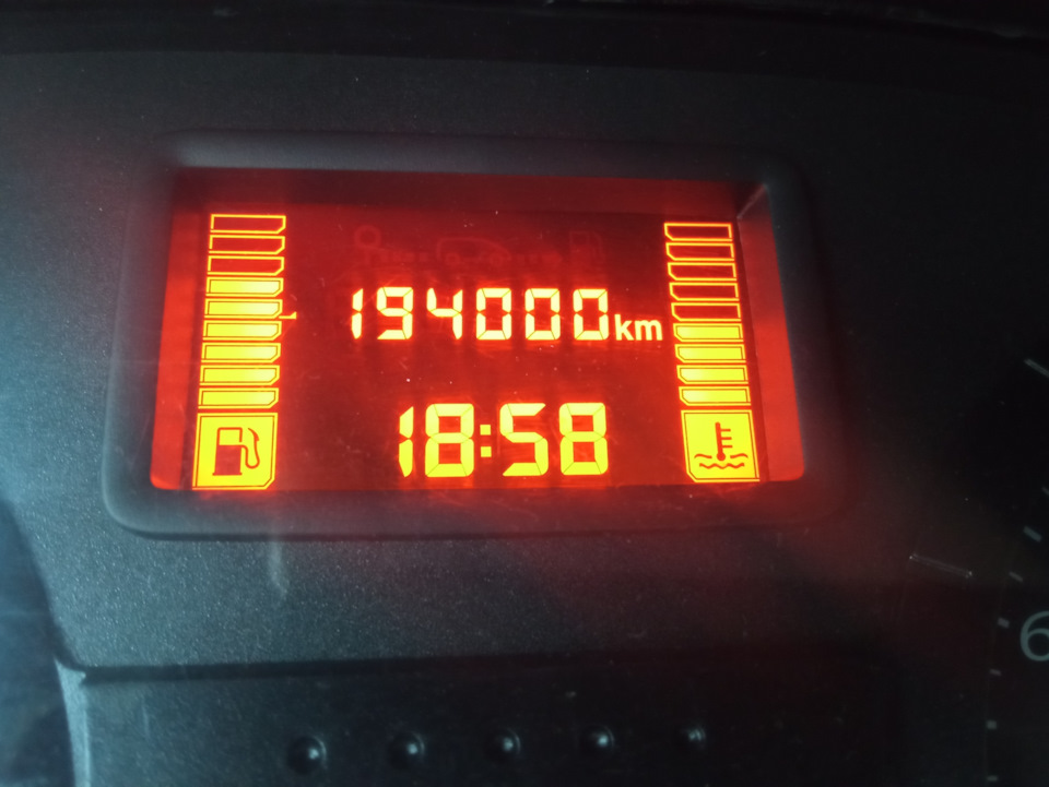 Фото в бортжурнале Renault Logan (1G)