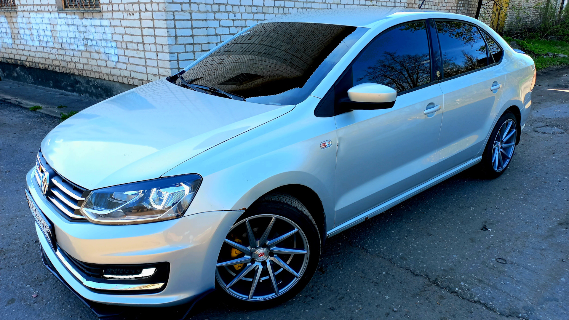 Volkswagen Polo Sedan 1.6 бензиновый 2012 | White Gold🇩🇪DAS AUTO на DRIVE2